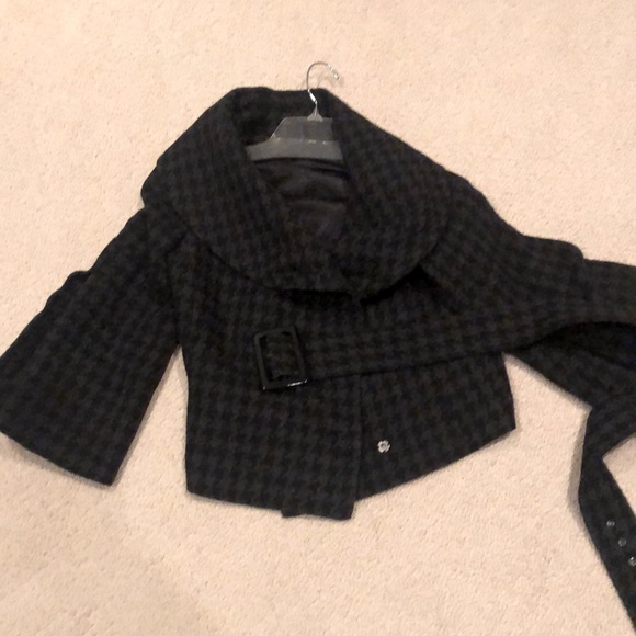 Short cute winter jacket slight used - Picture 1 of 1